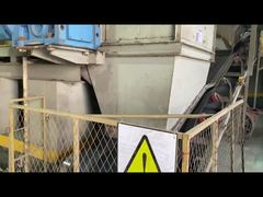 Podajnik skrzynek przenośnika taśmowego