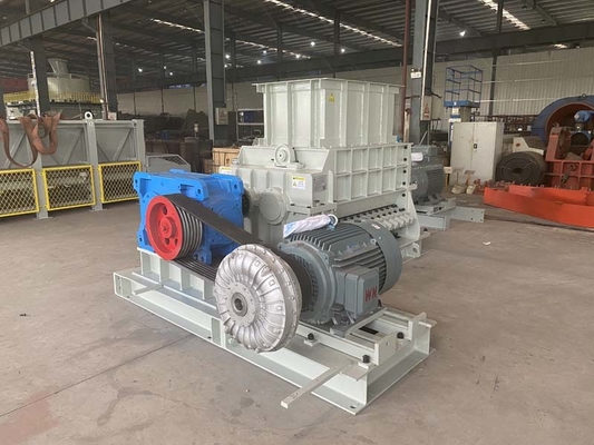 Kruszarka walcowa dwuzębna BBT AC Motor 30 - 45m³ / h Wydajność