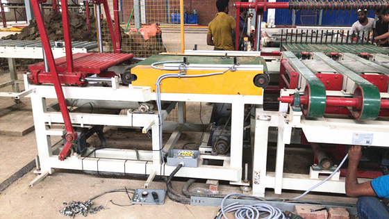Big Solid Block Clay Cegła Maszyna do cięcia cegieł Dostosowane ciśnienie hydrauliczne