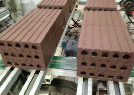 Model QTQD-1 Maszyna do cięcia cegieł glinianych o długości 1254 mm i maksymalnej wysokości cięcia 300 mm do precyzyjnego cięcia ścian z cegieł