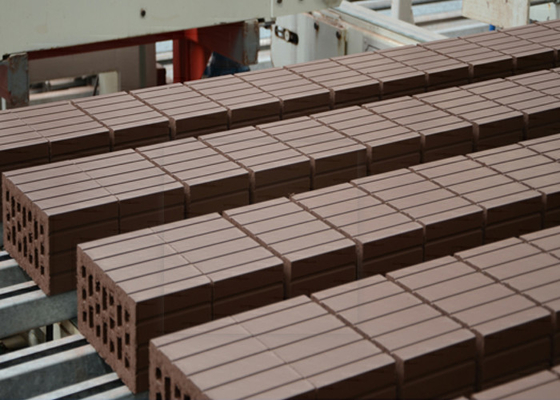 Model QTQD-1 Maszyna do cięcia cegieł glinianych o długości 1254 mm i maksymalnej wysokości cięcia 300 mm do precyzyjnego cięcia ścian z cegieł