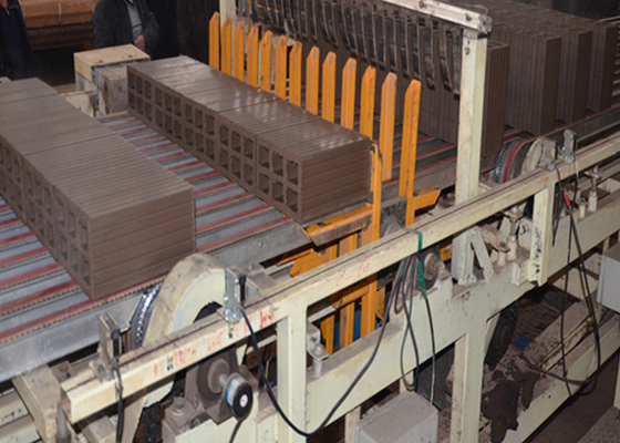 Model QTQD-1 Maszyna do cięcia cegieł glinianych o długości 1254 mm i maksymalnej wysokości cięcia 300 mm do precyzyjnego cięcia ścian z cegieł