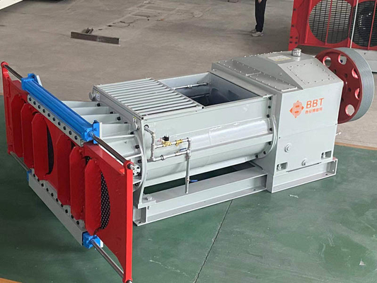 Przemysłowa maszyna do produkcji czerwonej cegły Mikser przedni do siatki 90-130 T / H Wydajność
